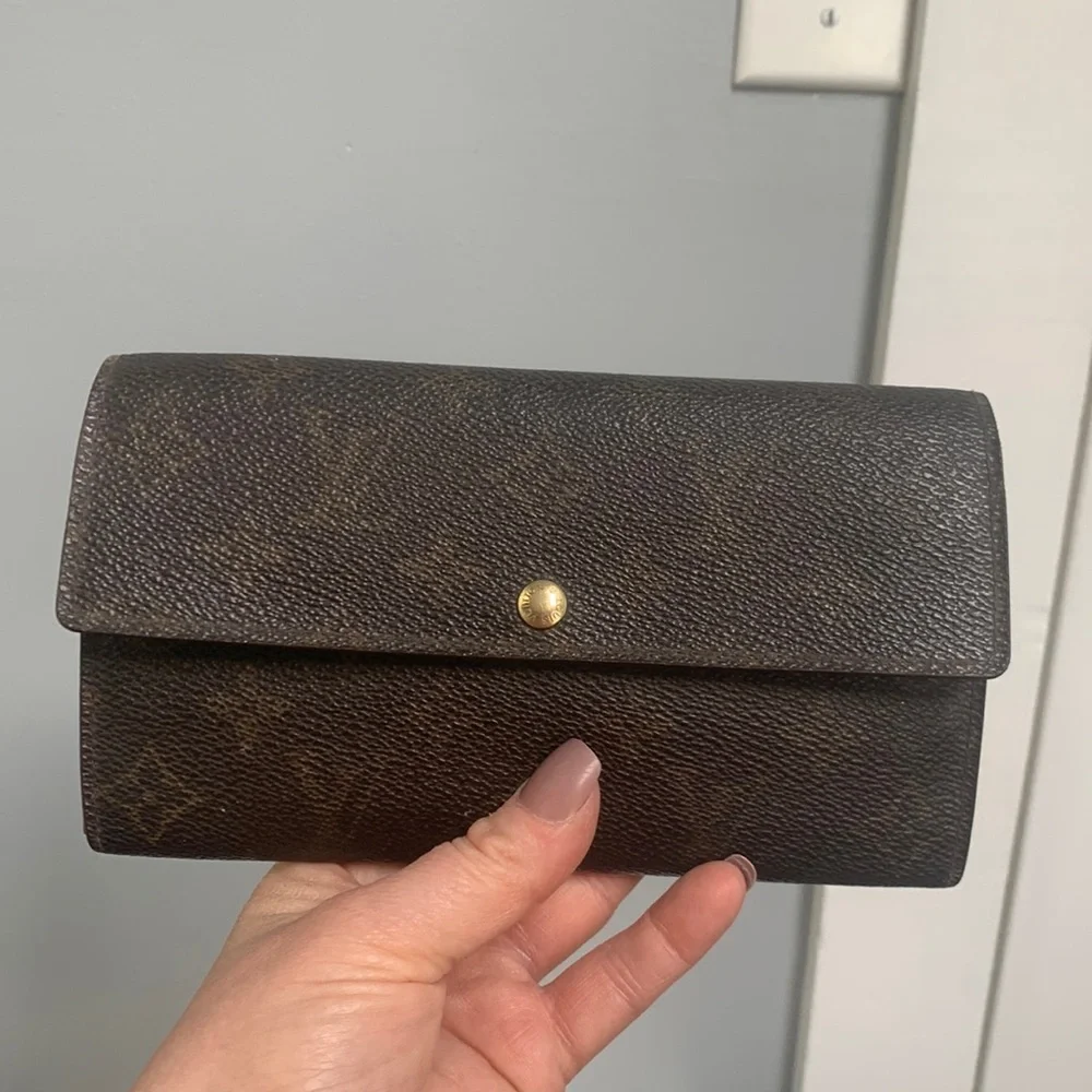 1996 authentic Louis Vuitton Sarah wallet